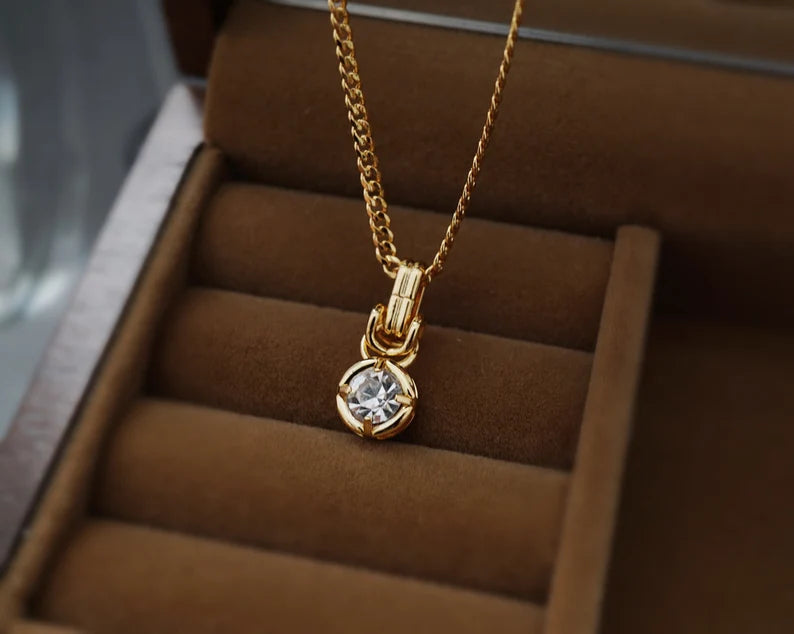 Round Four Claw Stud Diamond Zircon Pendant Necklace